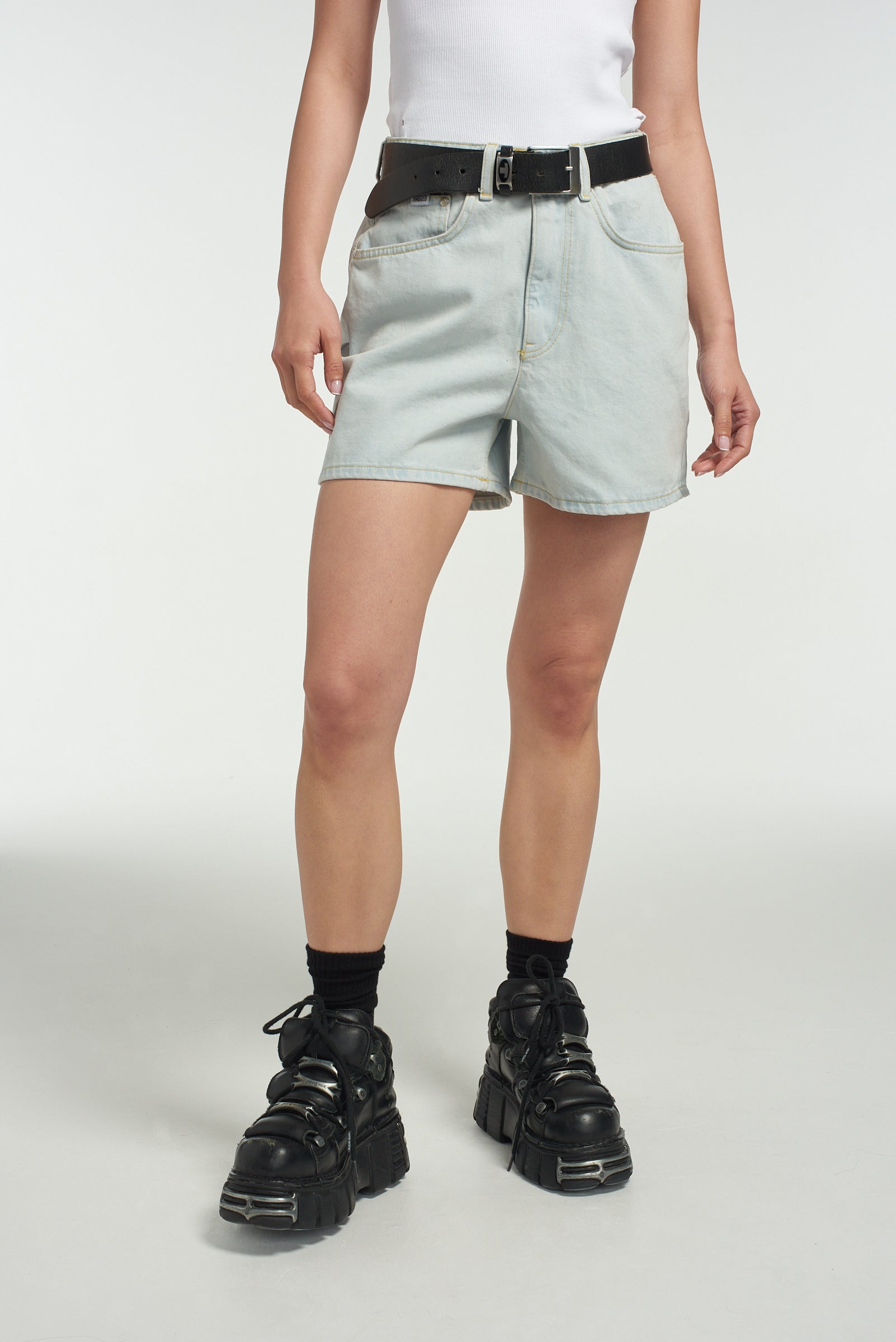 Mom Short Stonewash 3 Mom Short Stonewash