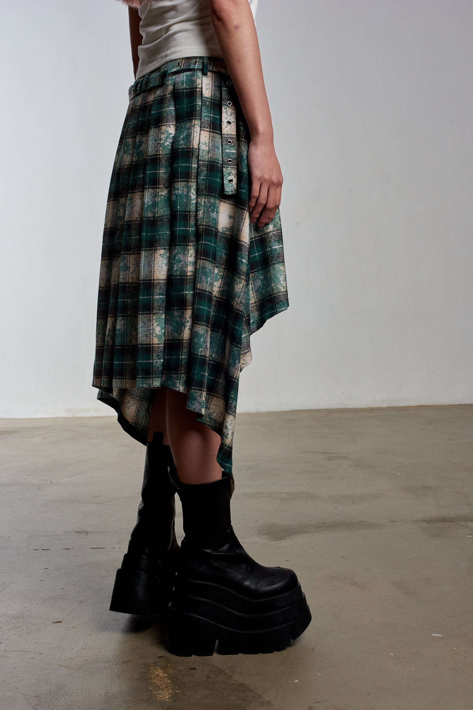 Lore Pleated Tartan Skirt 6 Lore Pleated Tartan Skirt