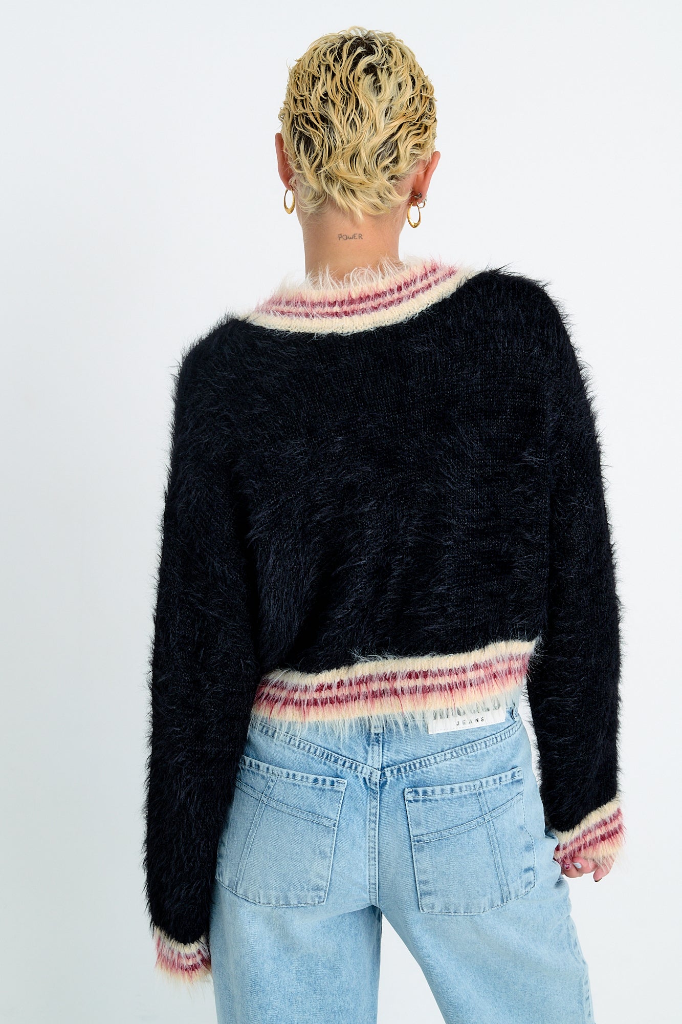 Snitch V-Neck Knit 5 Snitch V-Neck Knit